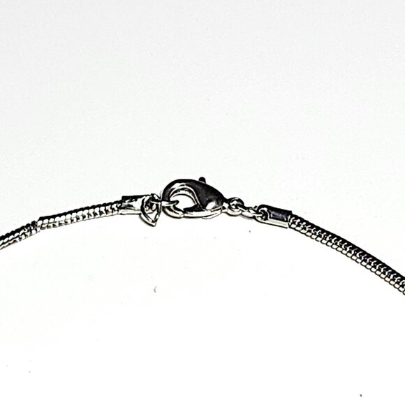 Black & silver geometric necklace & earrings set - Picture 4 of 7